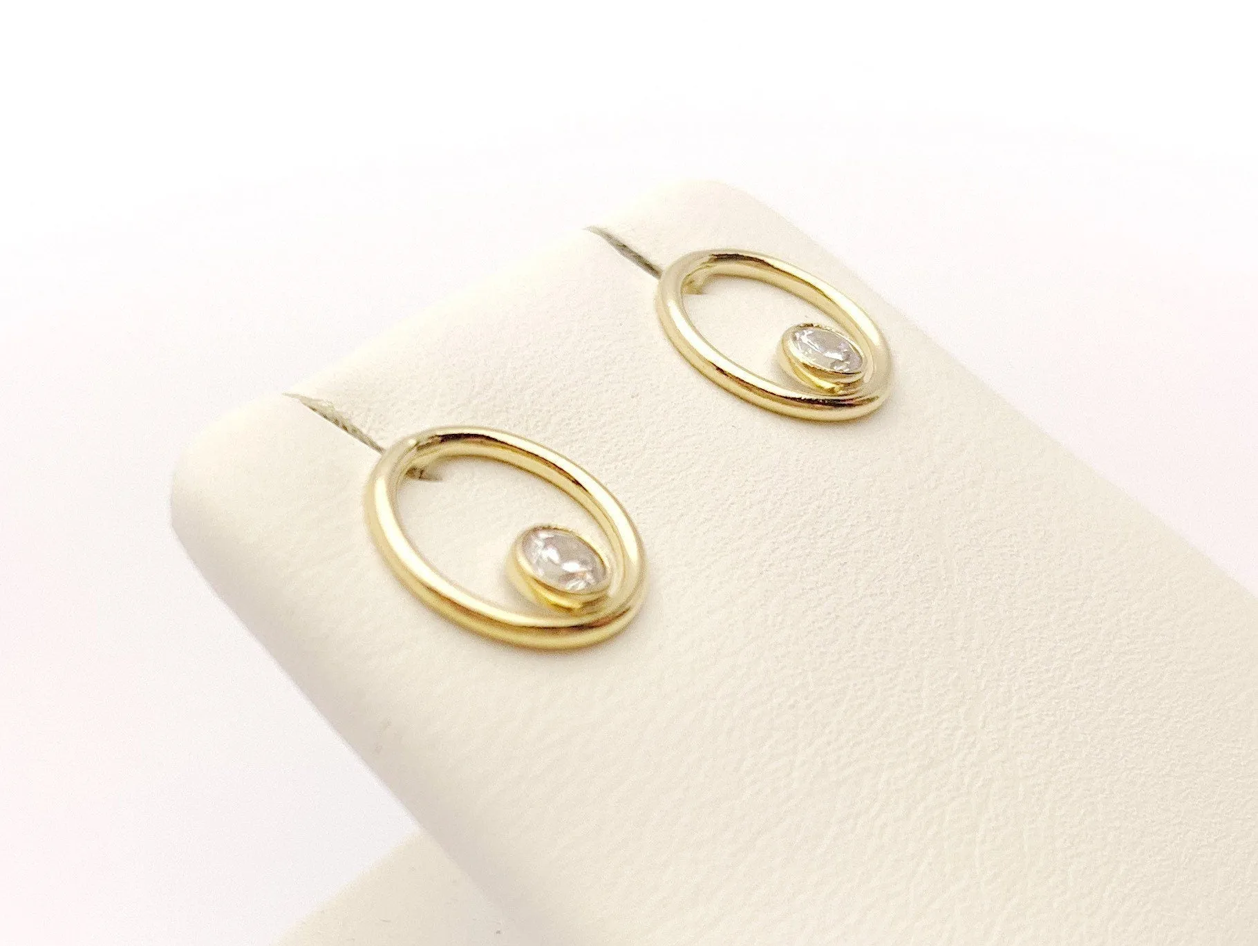 14k Gold Filled 10mm Round Wire Post Earrings w/2mm White Cz Stones (400C10BPM4)