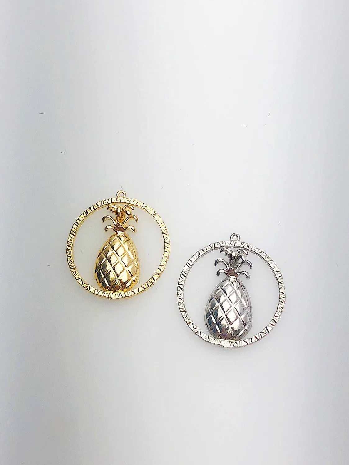 14K Solid Gold Pineapple Circle Charm w/ Ring, 17.0mm, Made in USA (L-95)