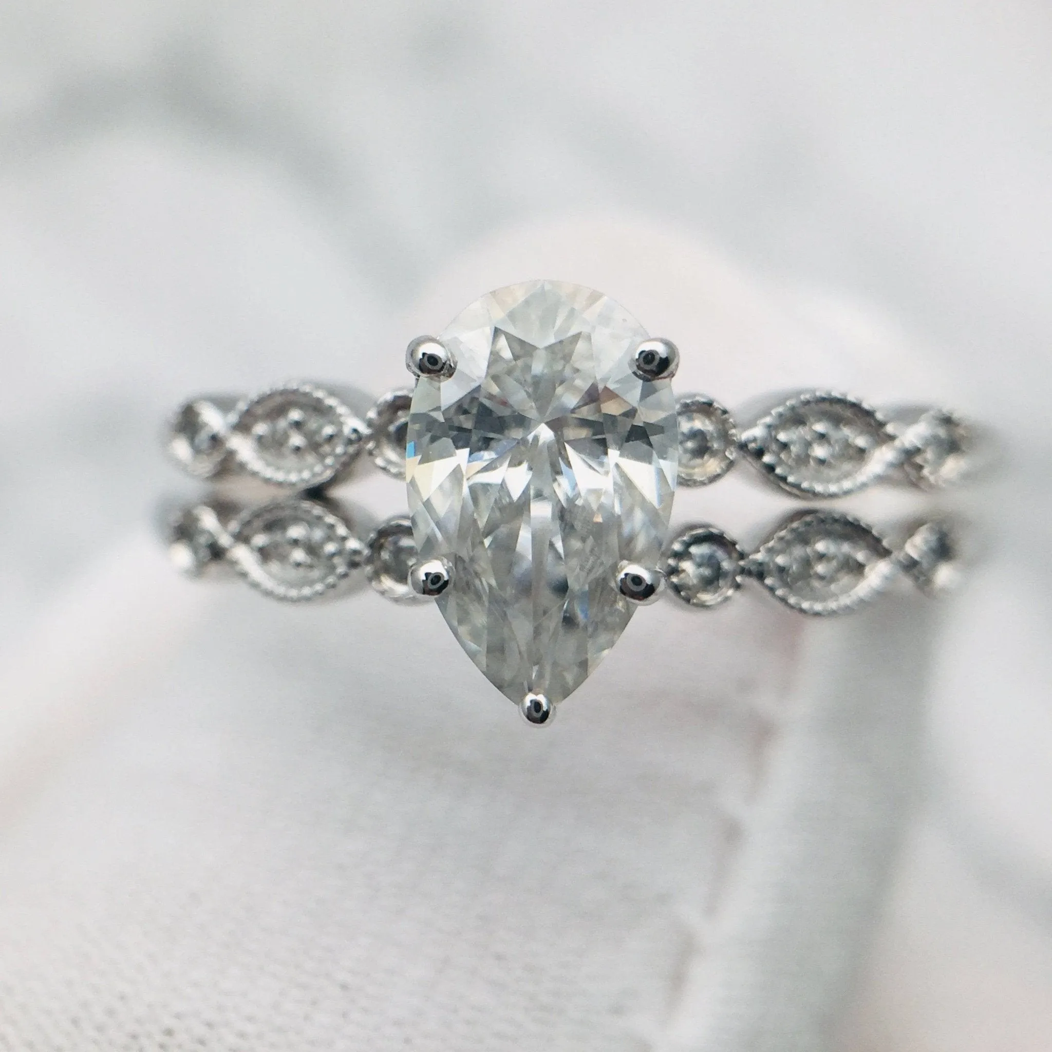 18k Pear Cut Diamond Vintage Design Engagement Ring
