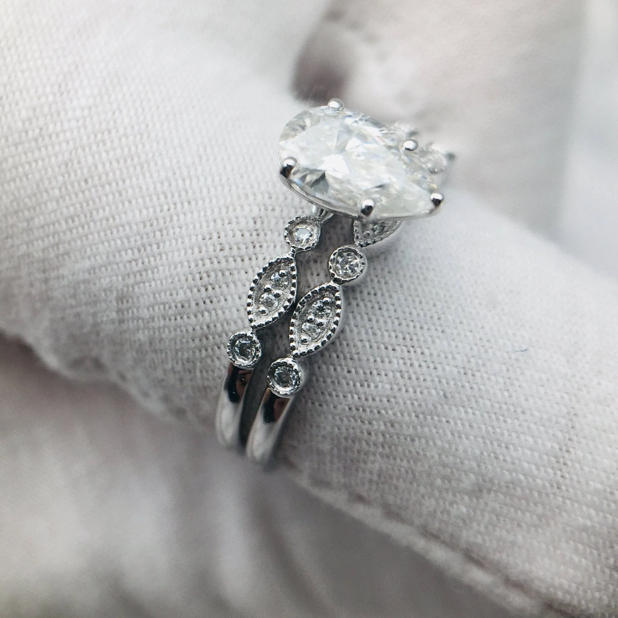 18k Pear Cut Diamond Vintage Design Engagement Ring