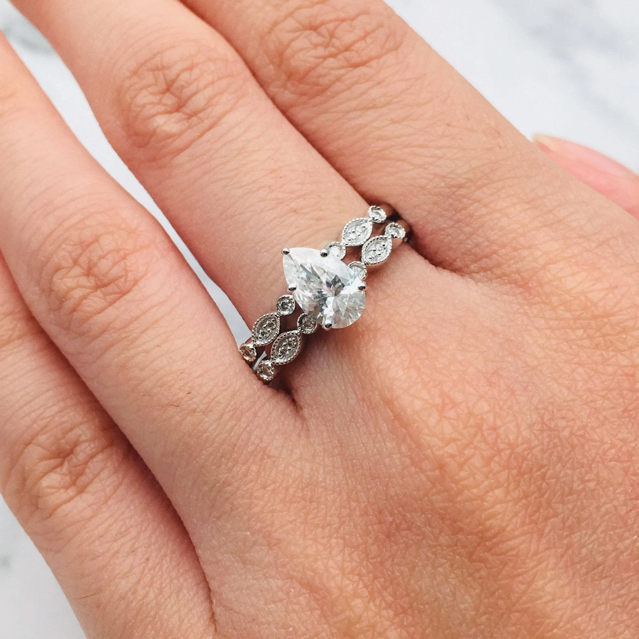 18k Pear Cut Diamond Vintage Design Engagement Ring