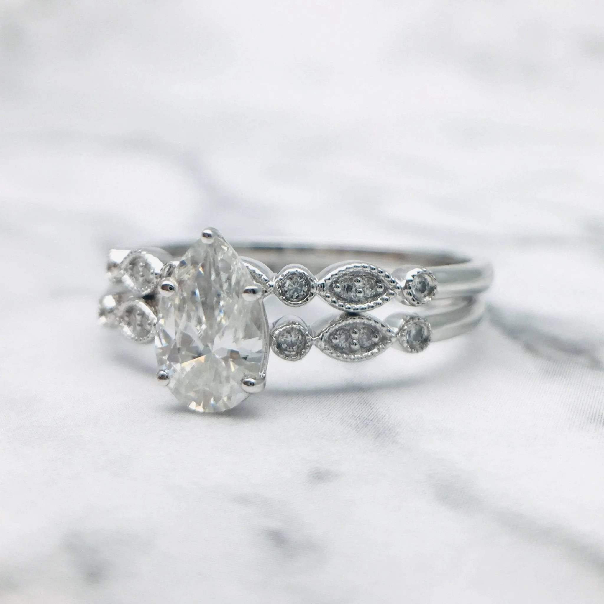 18k Pear Cut Diamond Vintage Design Engagement Ring