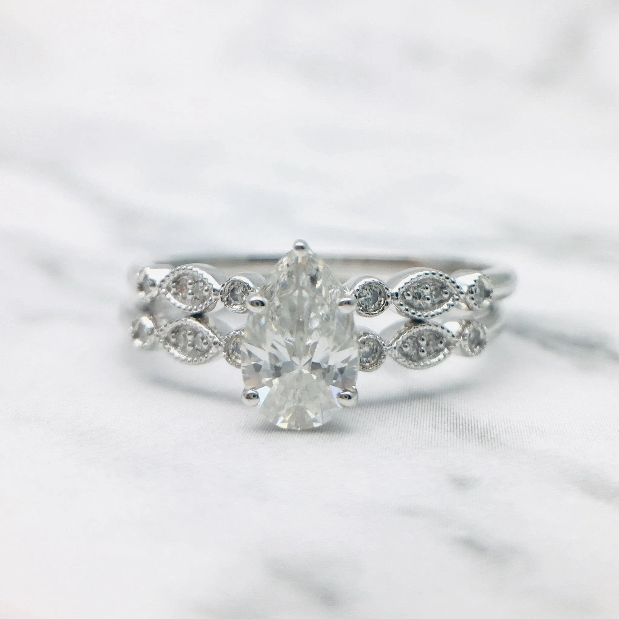 18k Pear Cut Diamond Vintage Design Engagement Ring