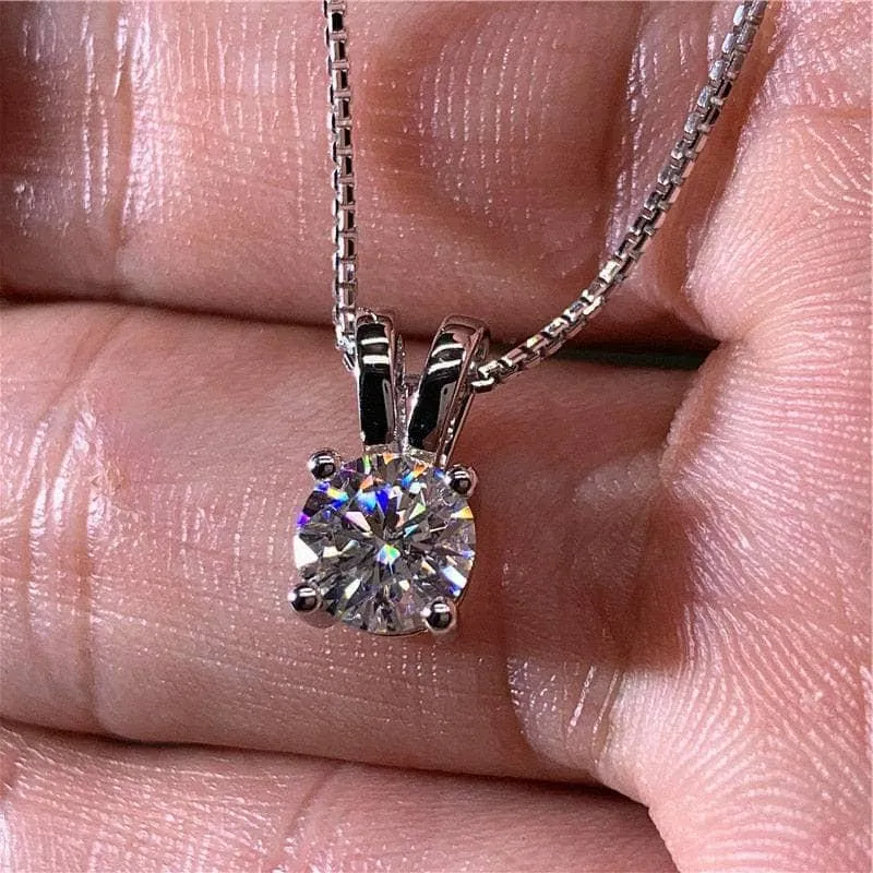 18k White Gold Round Diamond Necklace