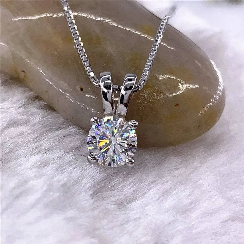 18k White Gold Round Diamond Necklace