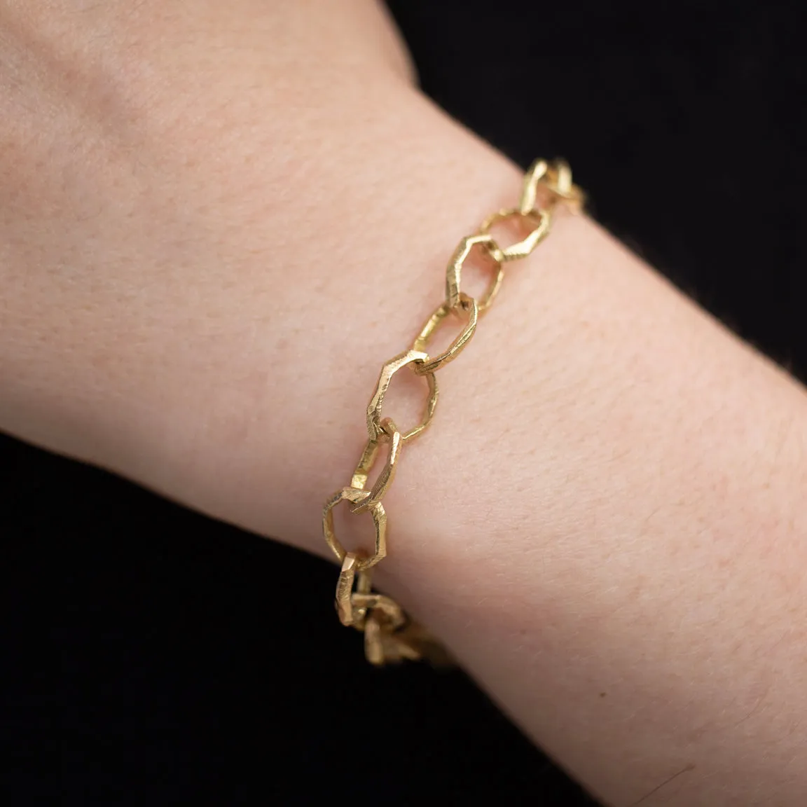 18kt Hand Carved Small Link Bracelet