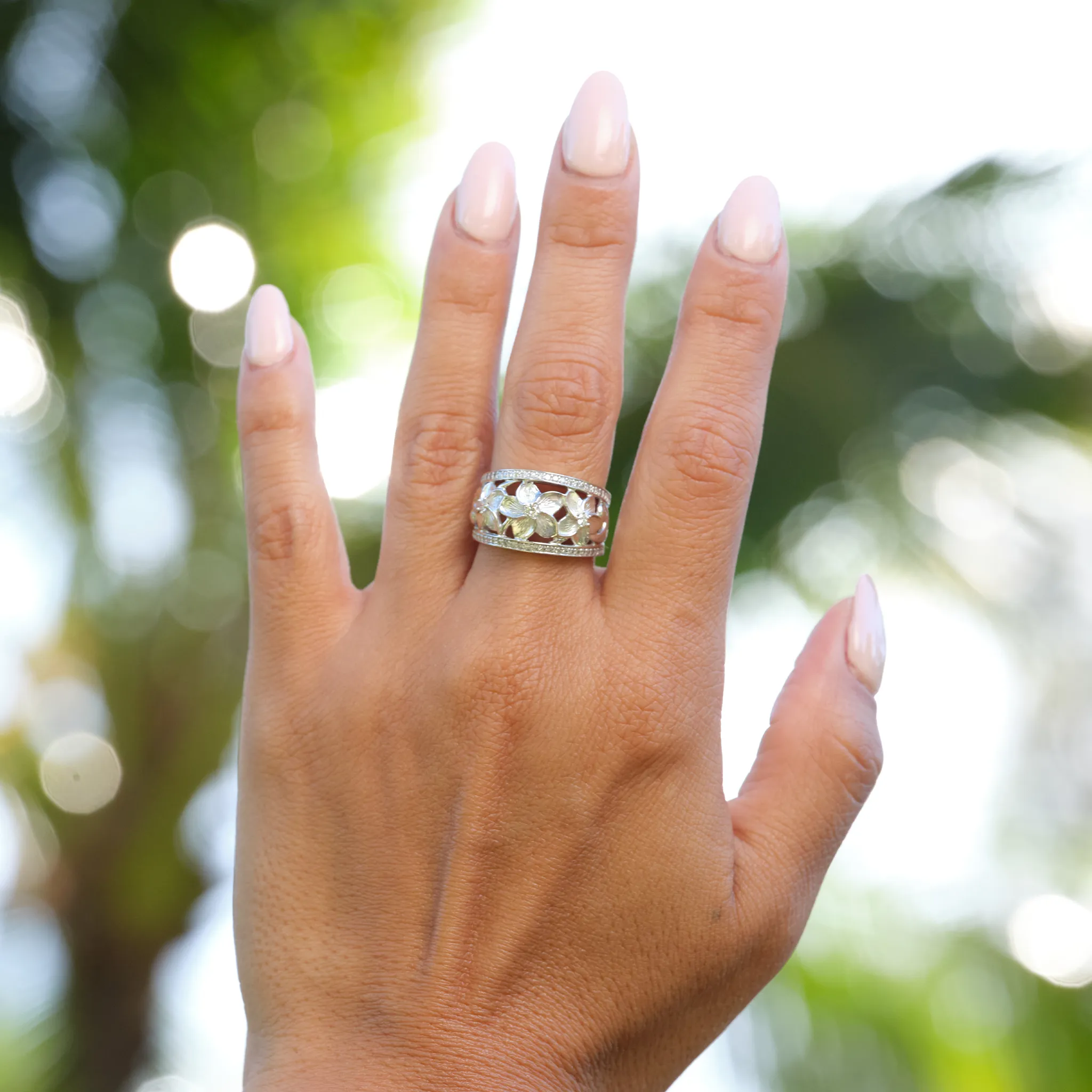 Hawaiian Heirloom Plumeria Ring in White Gold with Diamonds - 13mm
