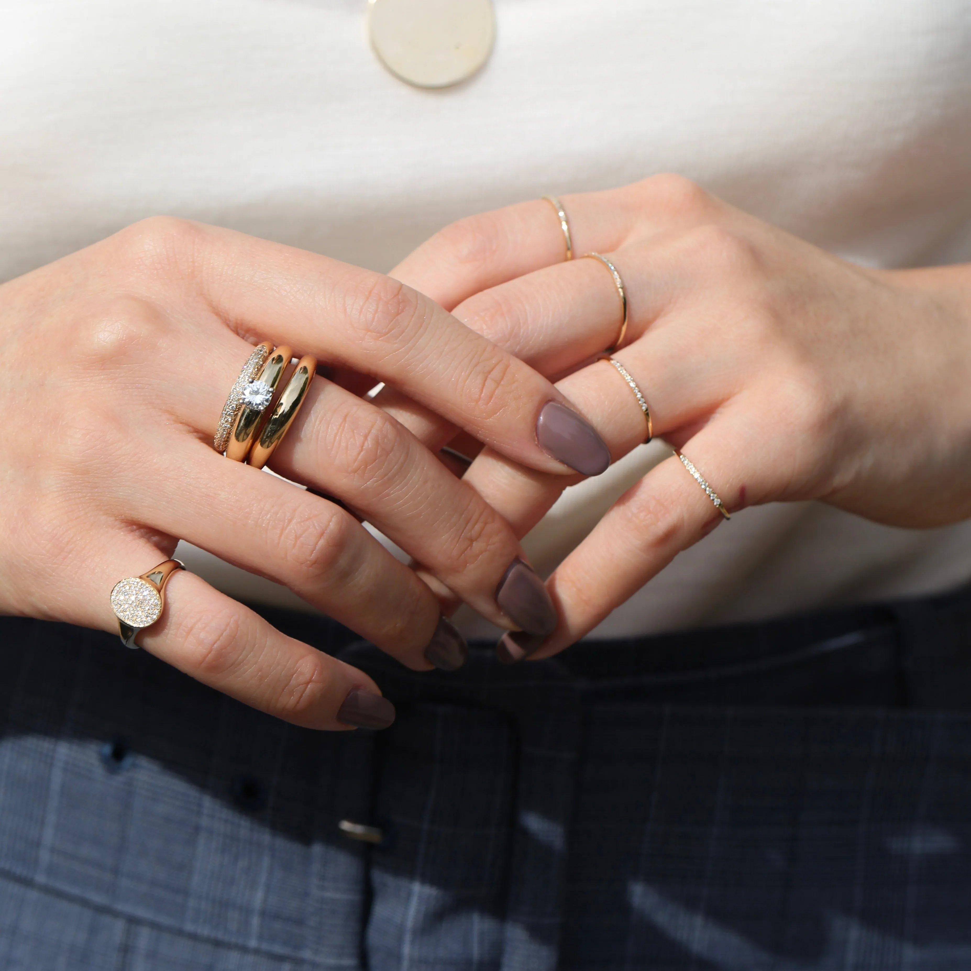 Rising Tusk Ring with Various Sizes Diamonds