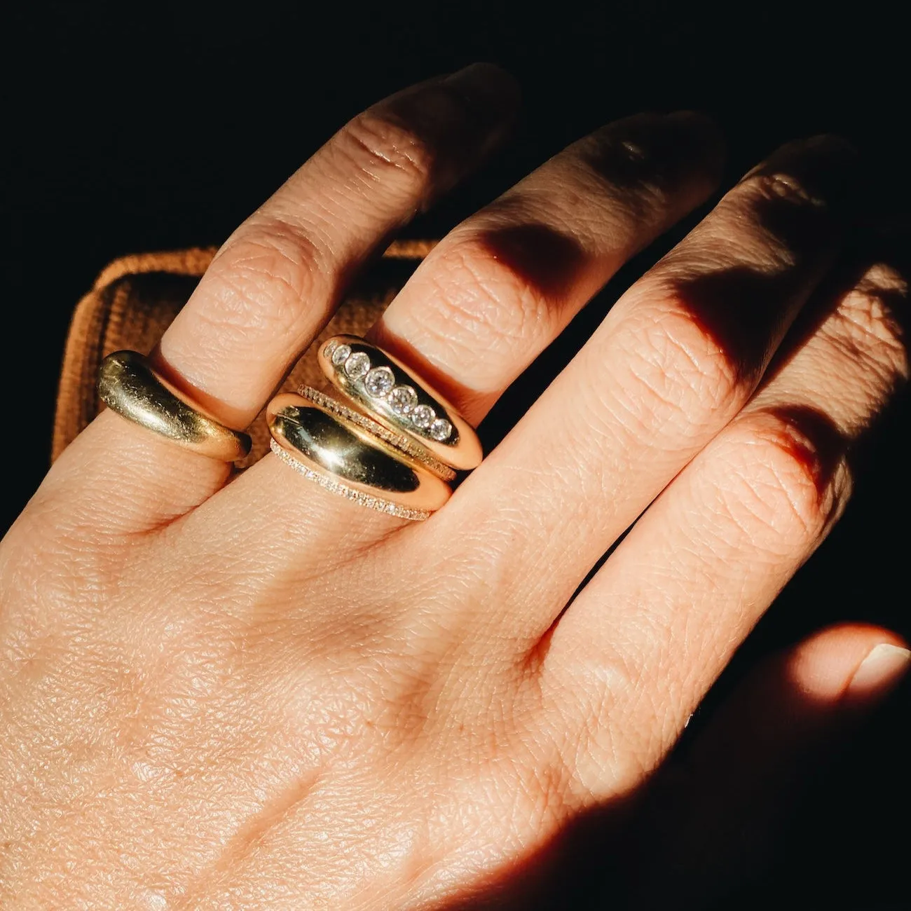Small Balloon Ring with Ascending White Diamonds