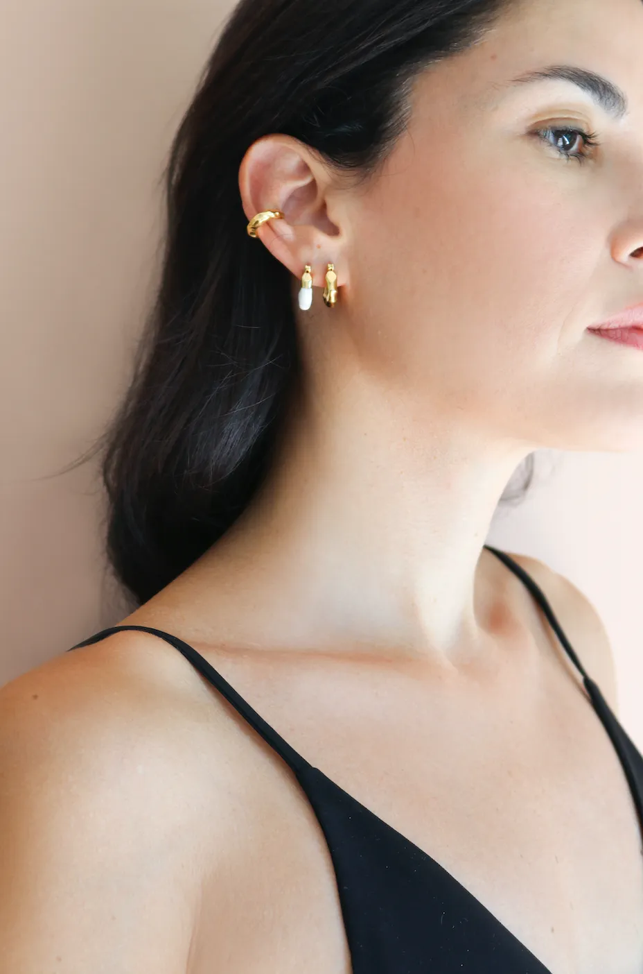STATEMENT WAVES HOOPS WITH HALF ENAMEL